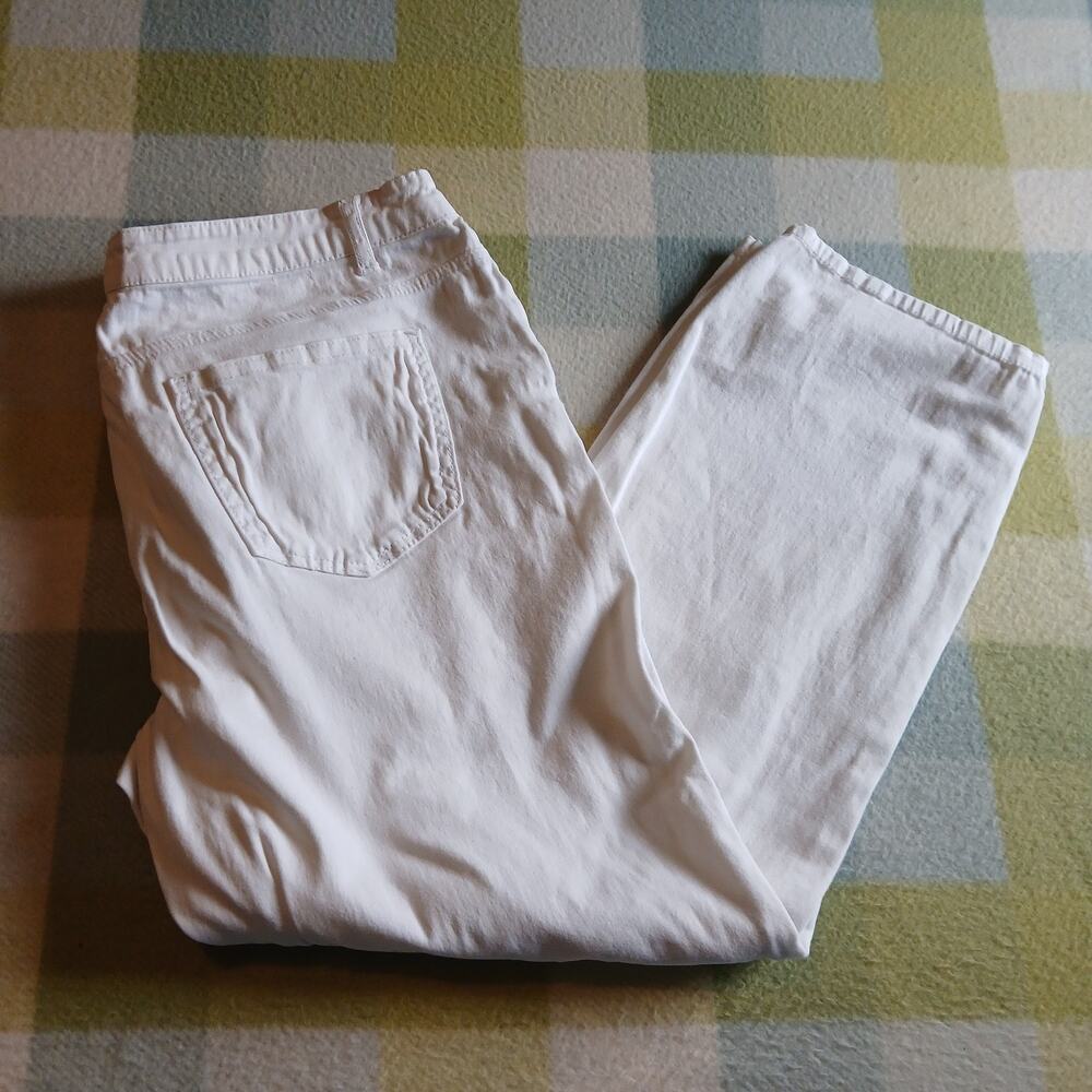 Midnight Velvet Distressed Denim White Ankle Jeans heavily thrashed design